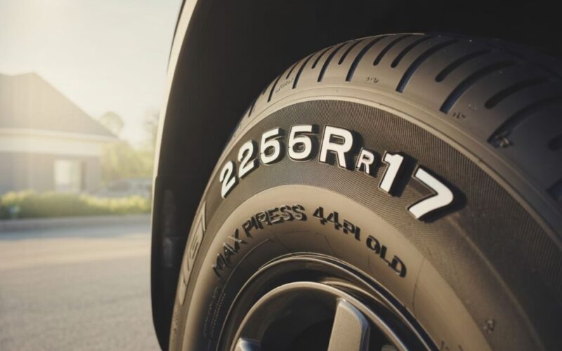 Jakie ciśnienie w oponach? Kompleksowy poradnik dla każdego kierowcy