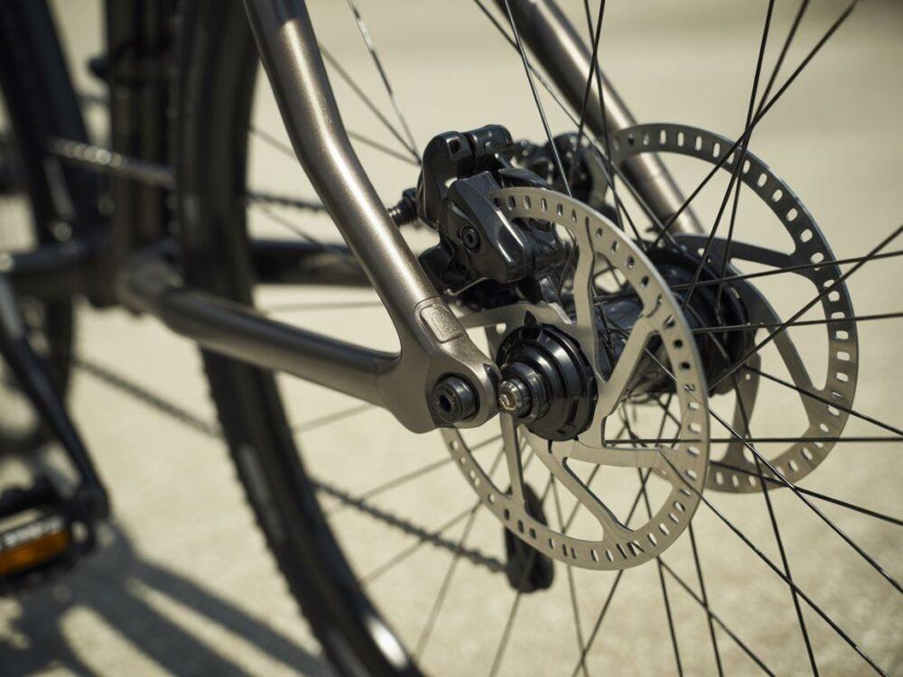 Działanie hamulca tarczowego