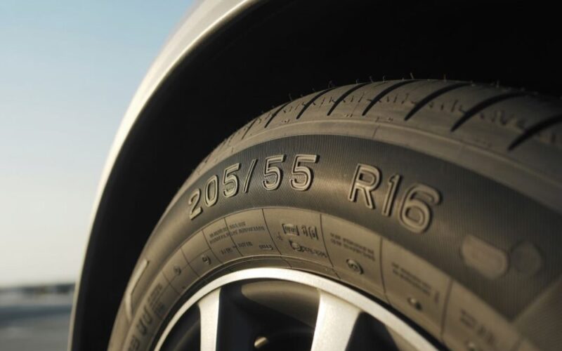 Rozmiar opony co oznacza? Kompleksowy przewodnik po oznaczeniach na oponach samochodowych, motocyklowych i rowerowych