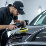 Polerowanie lakieru samochodu w trakcie detailingu